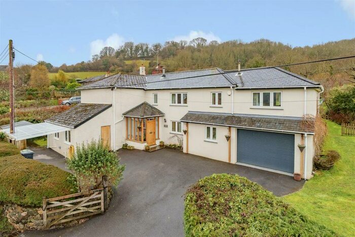 4 Bedroom Semi-Detached House For Sale In Doddiscombsleigh, Exeter, EX6