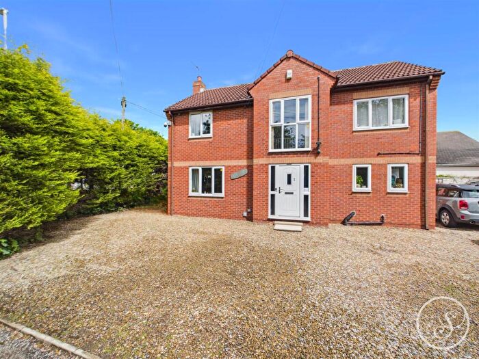 4 Bedroom Detached House For Sale In Chapel Court, LS15