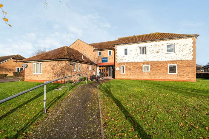 2 Bedroom Retirement Property For Sale In Hawthorns, Frinton-On-Sea, CO13