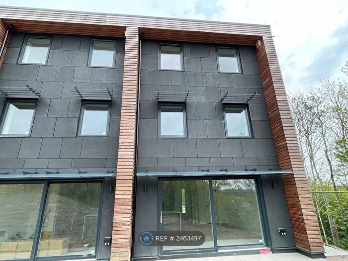 4 Bedroom End Of Terrace House To Rent In Spring Meadows, Leeds, BD11