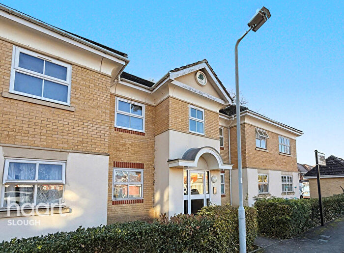 2 Bedroom Apartment For Sale In Hurworth Avenue, Slough, SL3