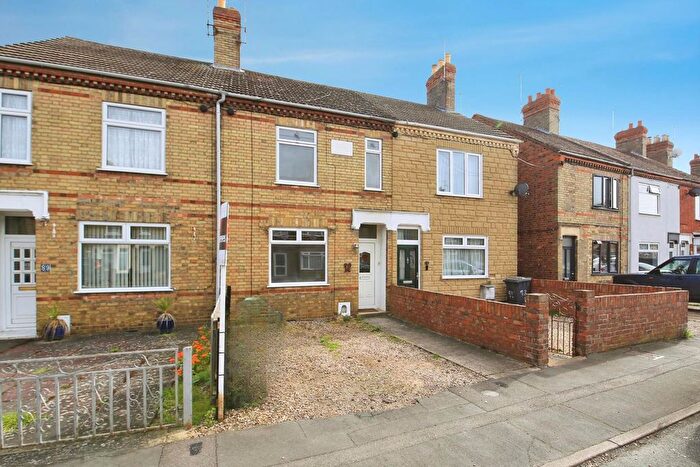 3 Bedroom Terraced House For Sale In New Road, Woodston, Peterborough, Cambridgeshire, PE2