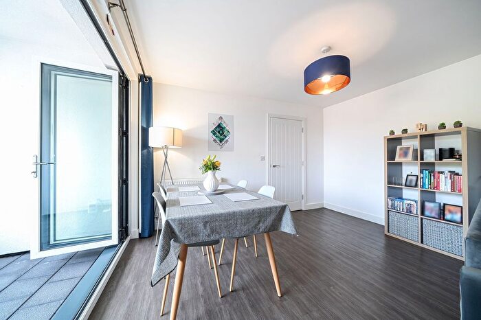 2 Bedroom Flat For Sale In Chase Road, Epsom, KT19