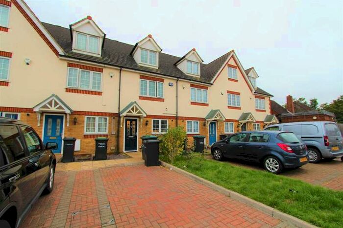4 Bedroom Terraced House To Rent In Old School Yard, Gravesend, DA12