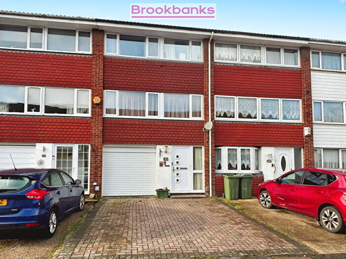 4 Bedroom Town House For Sale In Cyclamen Drive, Swanley, BR8