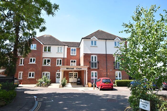 2 Bedroom Flat For Sale In Horley, Surrey, RH6