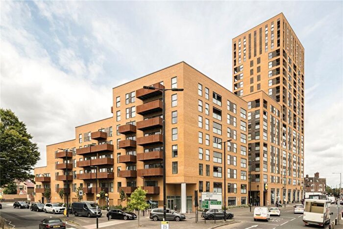 1 Bedroom Flat To Rent In East Acton Lane, East Acton, W3