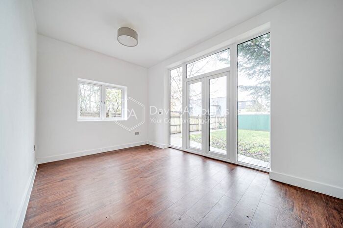 2 Bedroom Flat To Rent In High Road, East Finchley, London, N2