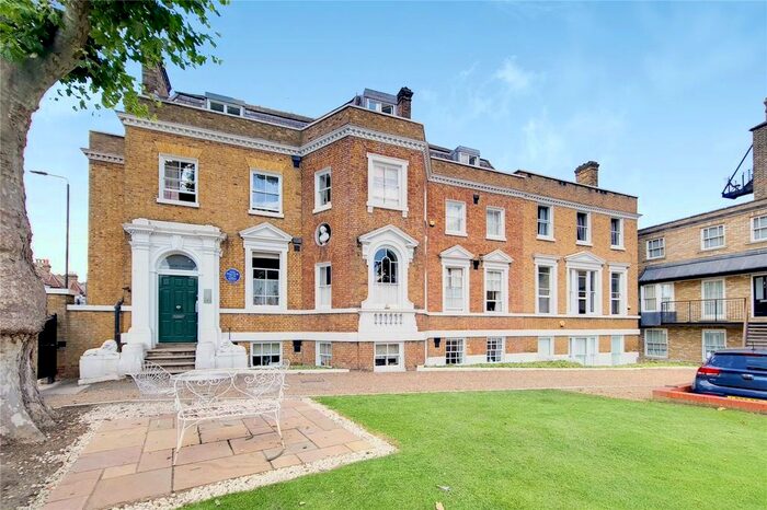 2 Bedroom Flat To Rent In Gilmore House, Clapham Common North Side, London, SW4
