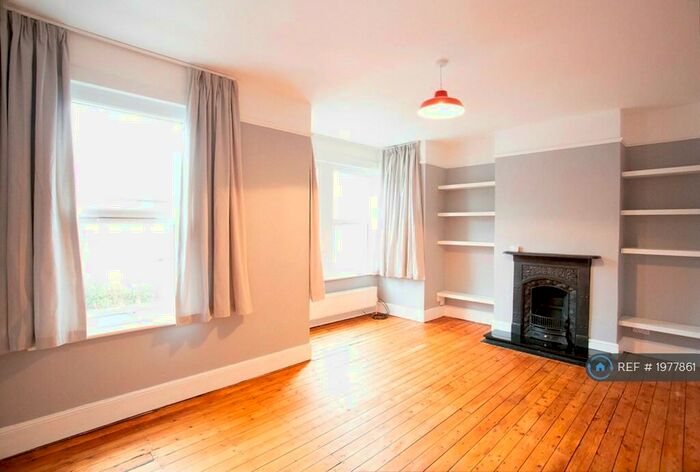2 Bedroom Flat To Rent In Leyton, London, E10