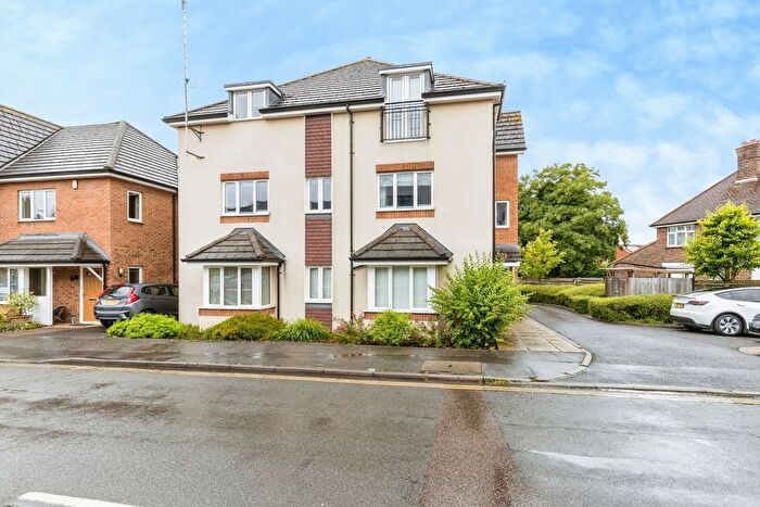 2 Bedroom Flat For Sale In Elm Grove, Horsham, West Sussex, RH13