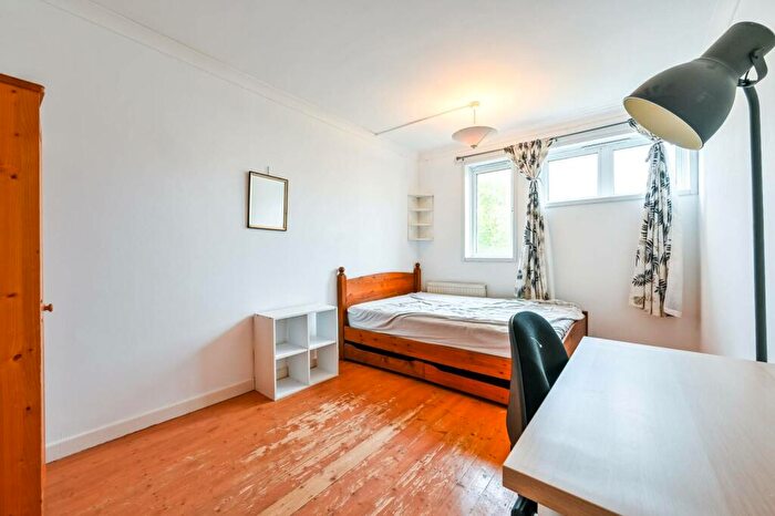 2 Bedroom Flat To Rent In Grafton Road, Kentish Town, London, NW5