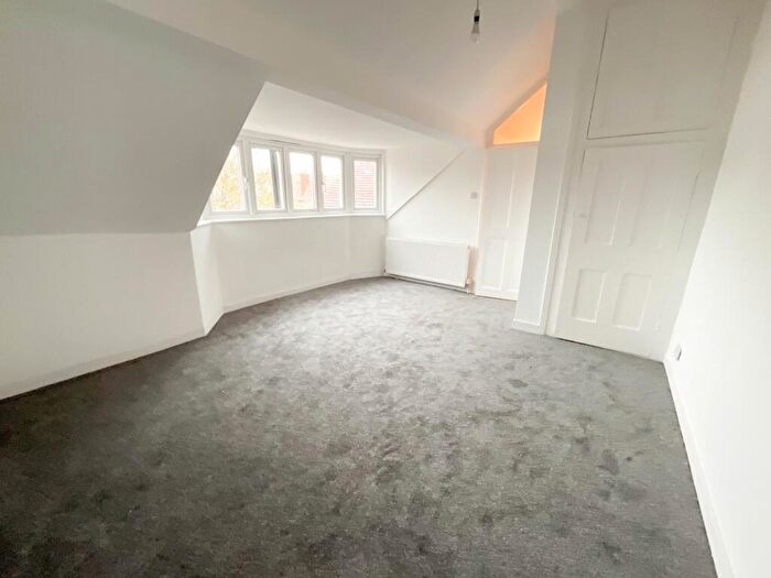 2 Bedroom Apartment To Rent In Cobham Road, Westcliff-on-Sea, SS0