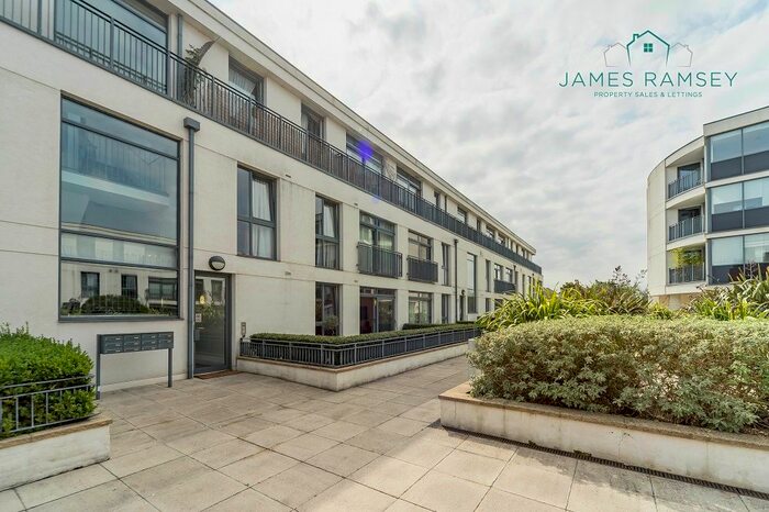 1 Bedroom Flat To Rent In Guildford Street, Chertsey, KT16