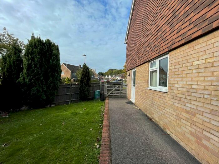2 Bedroom Maisonette To Rent In The Chase, Crawley, West Sussex, RH10
