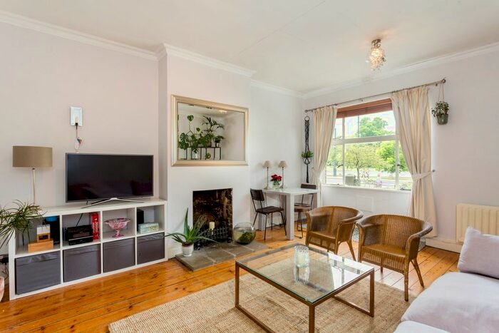 1 Bedroom Flat To Rent In Trinity Close, The Pavement, London, SW4