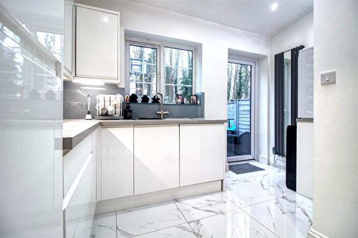 2 Bedroom Terraced House For Sale In Beeston Drive, Cheshunt, EN8