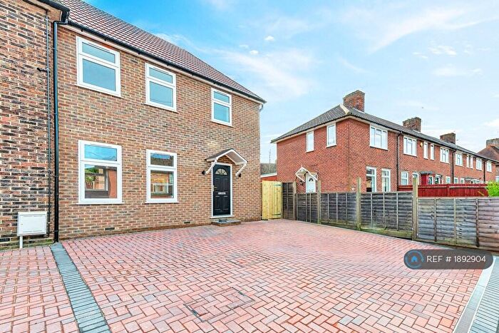 3 Bedroom Semi Detached House To Rent In Framlingham Crescent, London, SE9