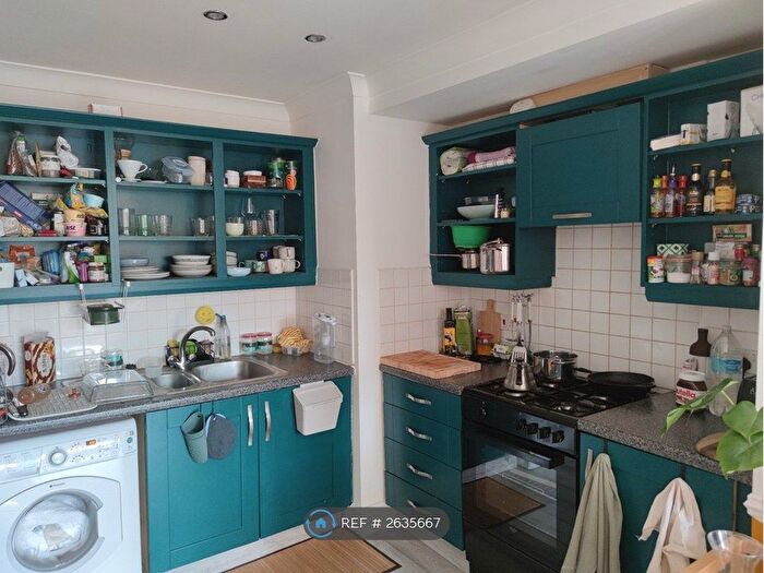 1 Bedroom Flat To Rent In Town Meadow, Brentford, TW8