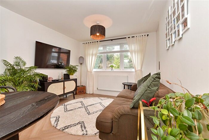 1 Bedroom Flat For Sale In Brighton Road, Coulsdon, Surrey, CR5