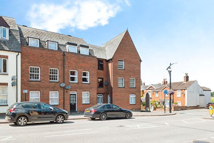 2 Bedroom Flat For Sale In High Street, Newport Pagnell, MK16