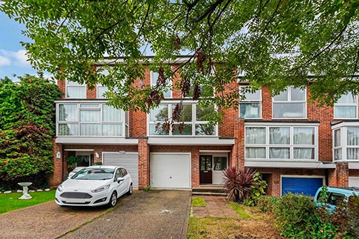 4 Bedroom Terraced House To Rent In St. Egbert's Way, North Chingford, E4