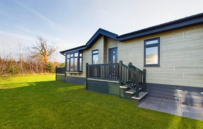 2 Bedroom Mobile/park Home For Sale In Great Ayton, Middlesbrough, TS9