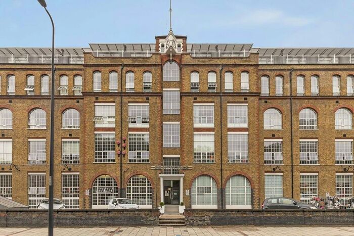 Studio To Rent In Clapham Road, London, SW9