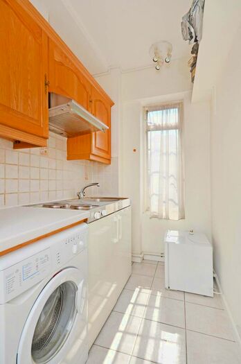 Studio To Rent In Rossmore Court, Baker Street, London, NW1