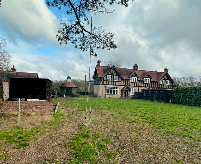 Semi-Detached House To Rent In Hexton, Hitchin, Hertfordshire, SG5