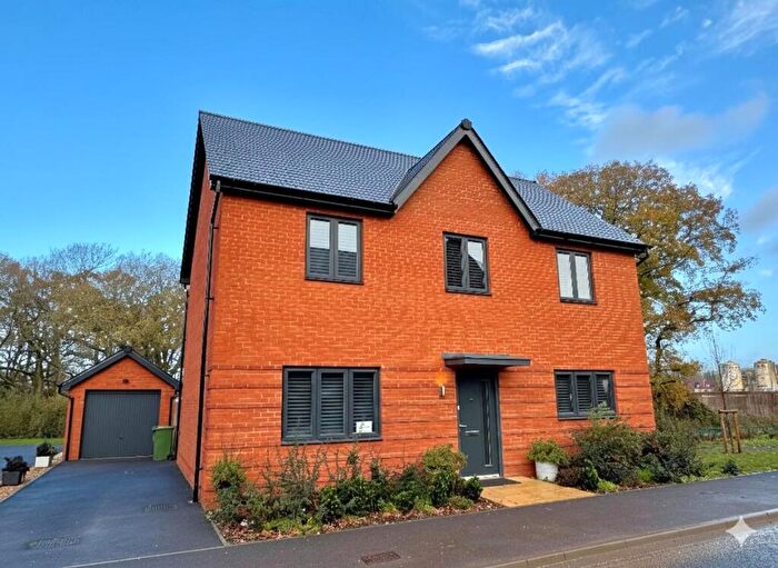 4 Bedroom Detached House For Sale In Whiteley Way, Curbridge, Southampton, SO30