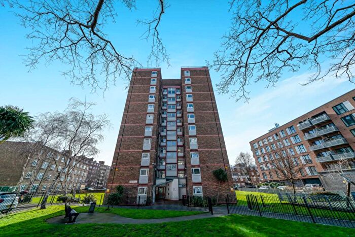 2 Bedroom Apartment To Rent In Bryant Court, Whiston Road, Hackney, E2