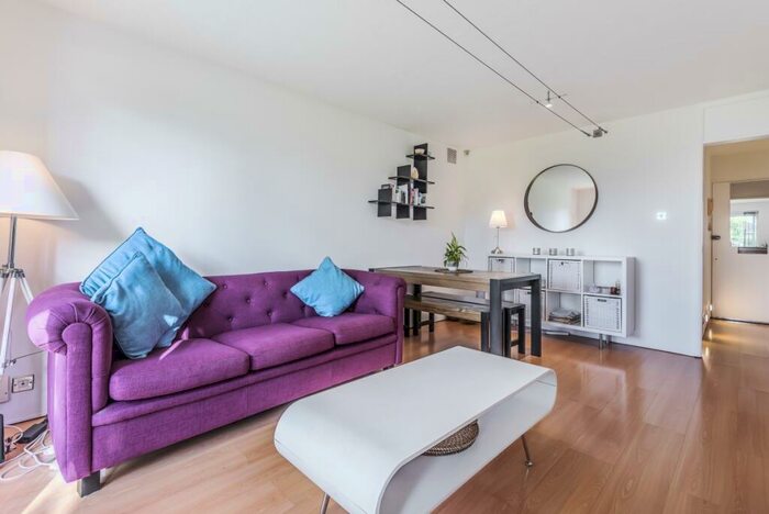 1 Bedroom Flat To Rent In Overbury Avenue, Beckenham, BR3