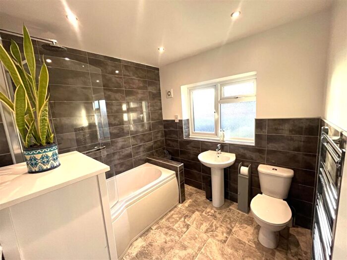 2 Bedroom End Of Terrace House For Sale In Brook Lane, Birmingham, B13