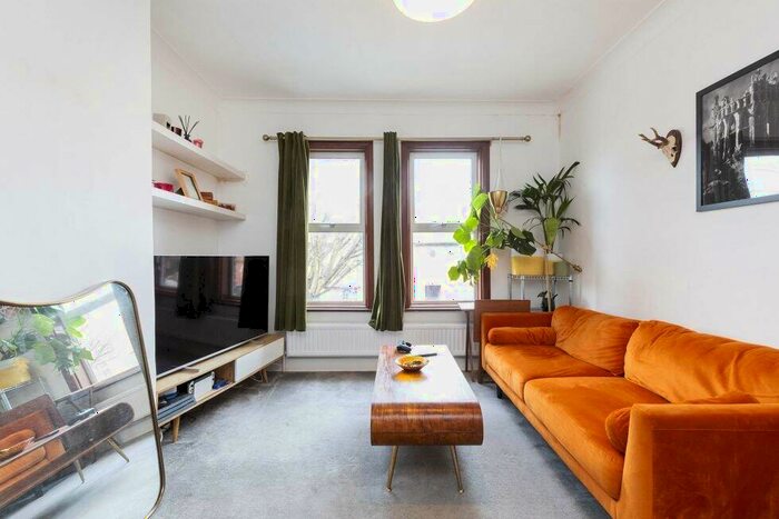 2 Bedroom Flat To Rent In Chewton Road, Walthamstow, E17