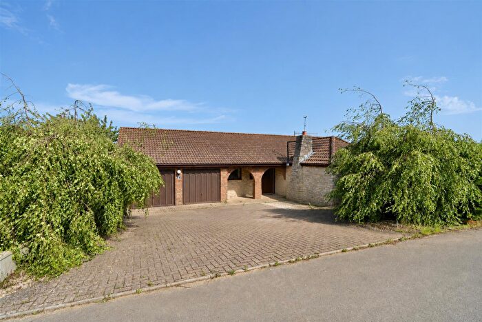 4 Bedroom Link Detached House For Sale In Emminster Close, Weymouth, DT3
