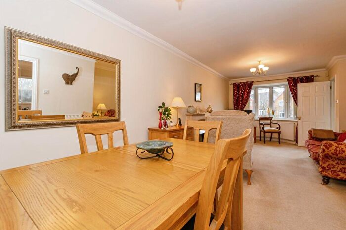 4 Bedroom Detached House For Sale In St. Thomas Gardens, Bradley, Huddersfield, HD2