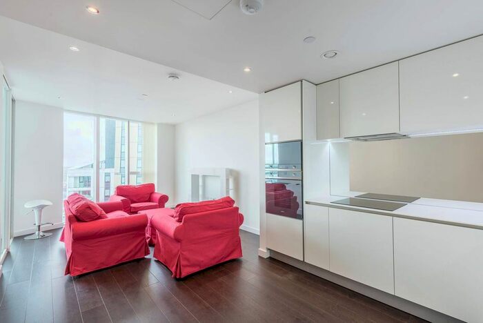 2 Bedroom Flat To Rent In Sky Gardens, Vauxhall, London, SW8