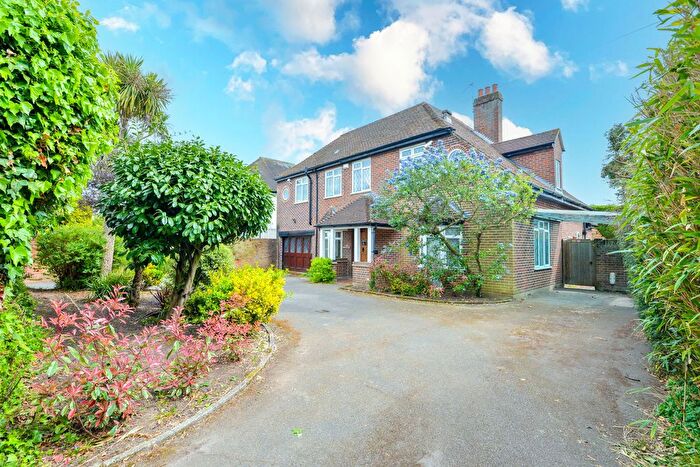 4 Bedroom Detached House For Sale In Ferry Lane, Laleham, TW18
