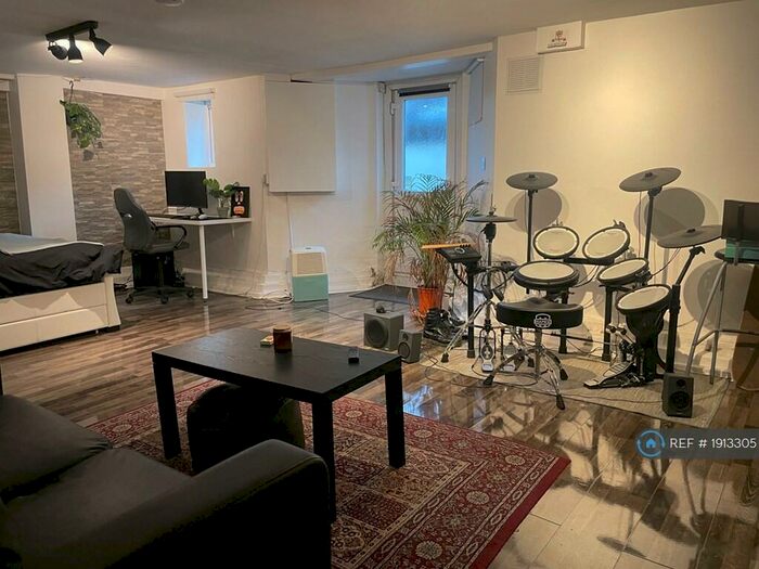 Studio To Rent In Alconbury Road, London, E5