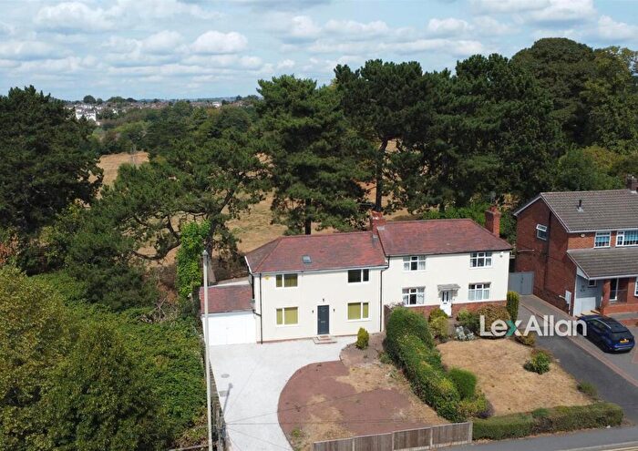 3 Bedroom Semi-Detached House For Sale In Vicarage Road, Amblecote, Stourbridge, DY8
