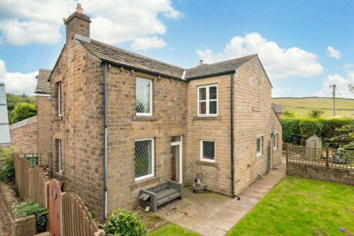 3 Bedroom Detached House For Sale In Birdsedge, Huddersfield, HD8