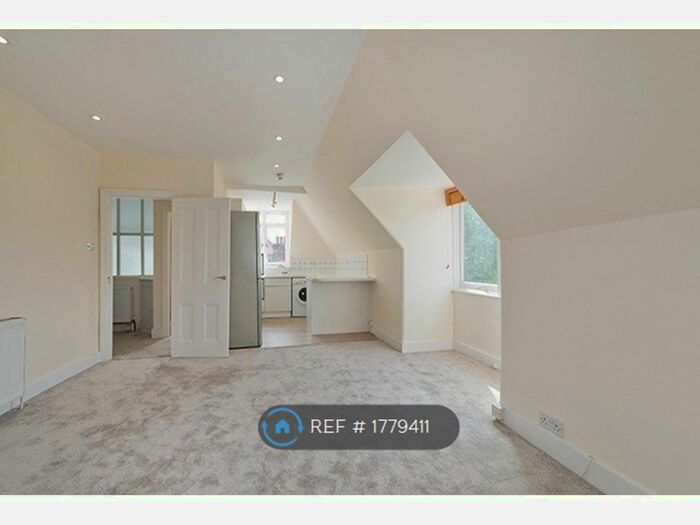 1 Bedroom Flat To Rent In Hazlewell Road, London, SW15