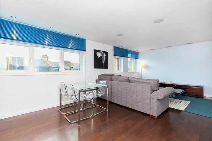 2 Bedroom Flat To Rent In Islington On The Green, A Islington Green, Angel, London, N1