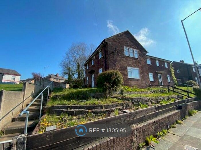 3 Bedroom Semi-Detached House To Rent In Topping Fold Road, Bury, BL9