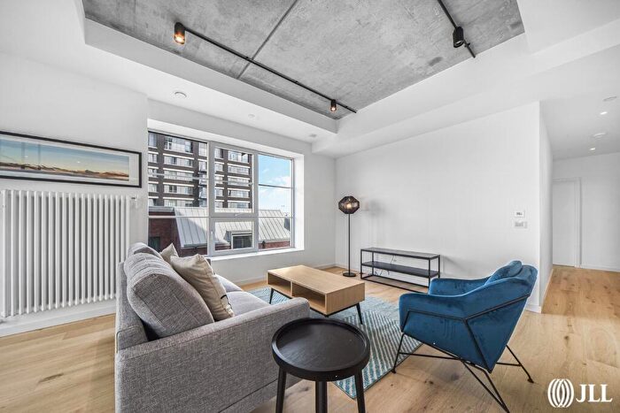 2 Bedroom Apartment To Rent In Douglass Tower, Good Luck Hope, E14