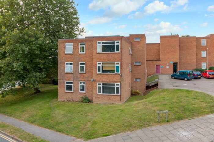 2 Bedroom Flat To Rent In Halstead Close, Canterbury, CT2