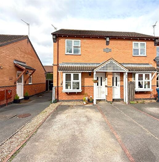 2 Bedroom Town House For Sale In Brendon Grove, Bingham, NG13