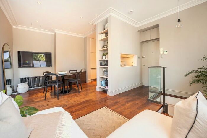 1 Bedroom Flat To Rent In Queens Road, Richmond, TW10