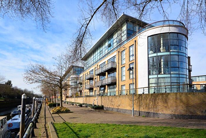 2 Bedroom Flat To Rent In Point Wharf Lane, Brentford, Brentford, TW8
